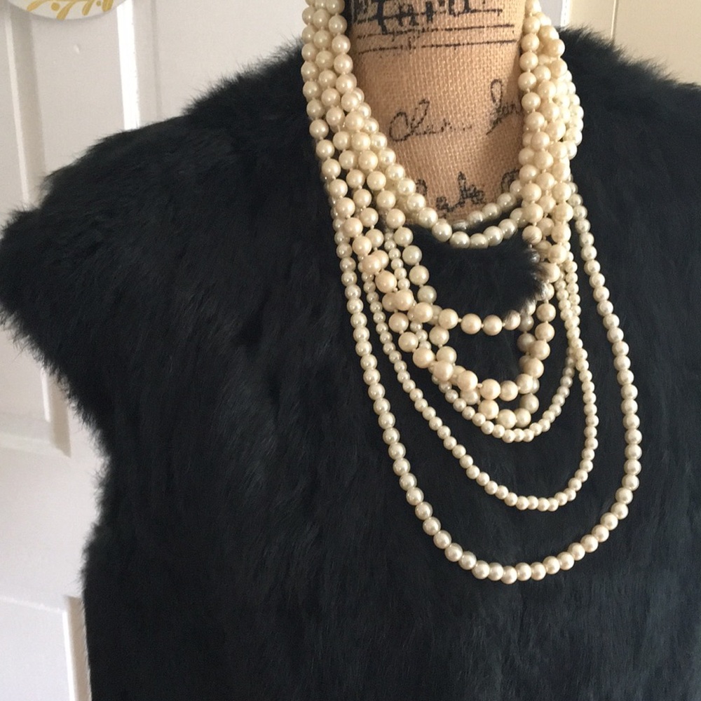 PER SE by CARLISLE New York • Gorgeous Fur Vest - Picture 3 of 15